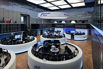 Complete view of the trading hall